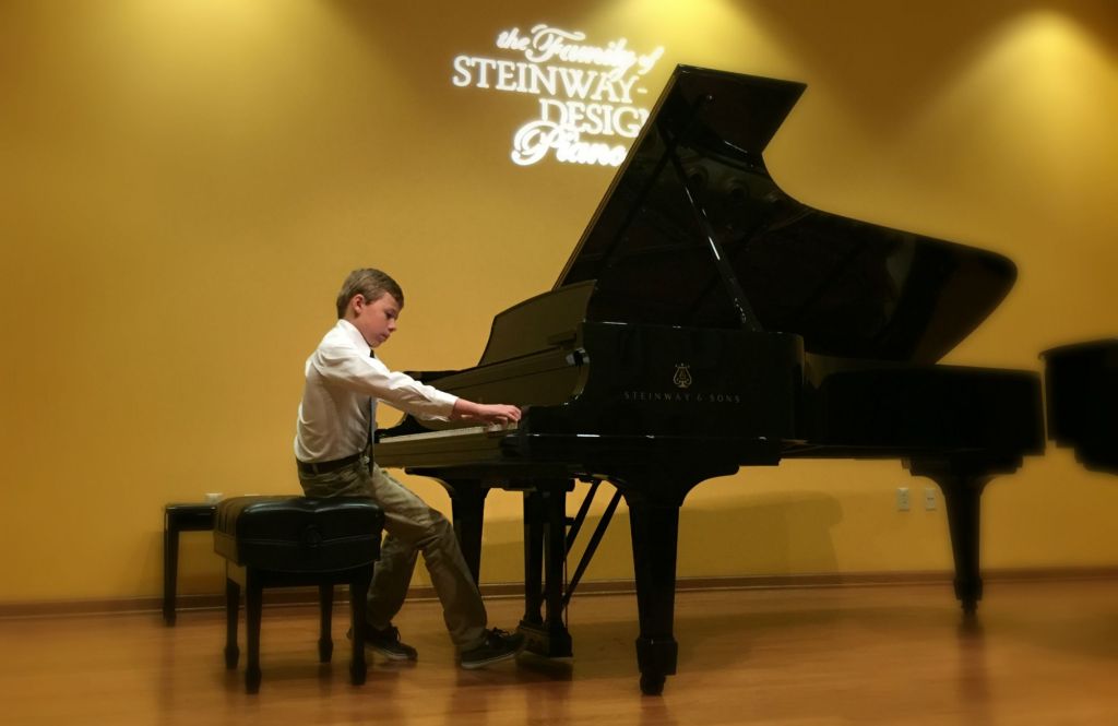 Leslie’s Music Studio hosts Sean Hephner Piano Clinic
